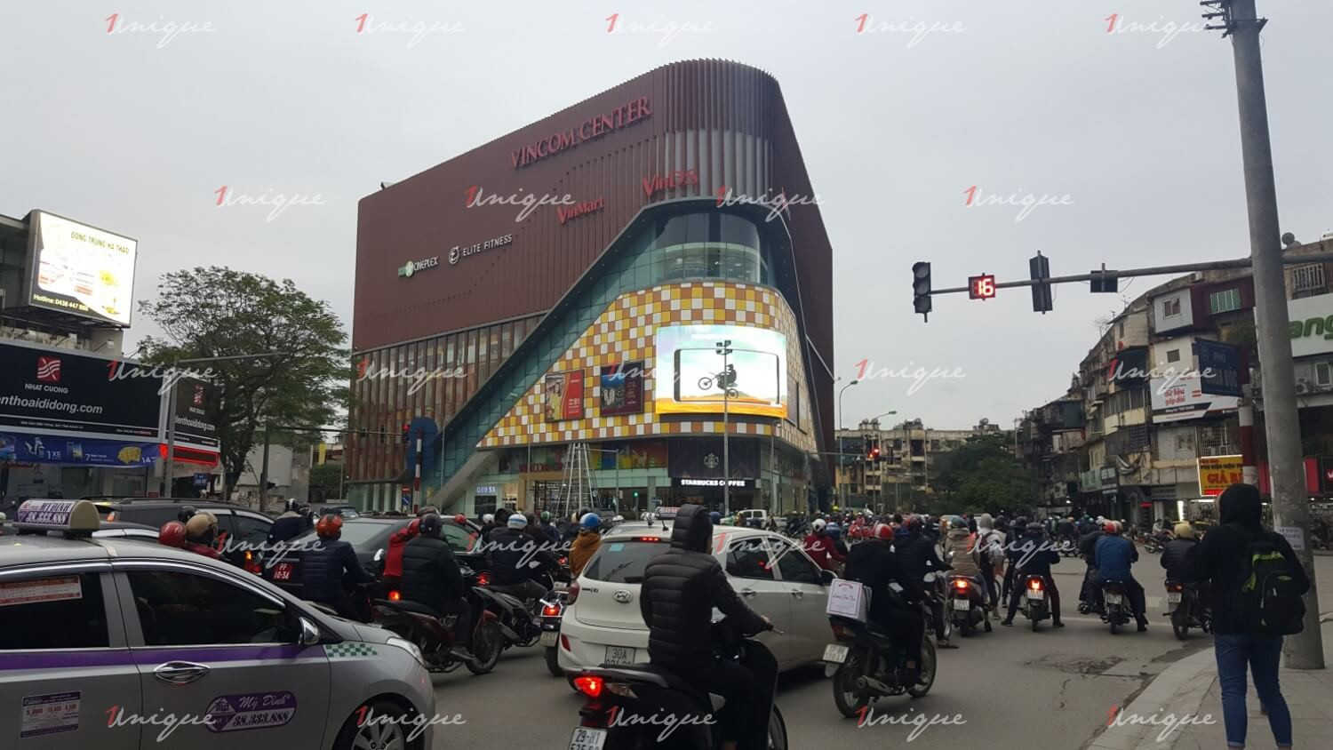 Quảng cáo Google trên màn hình LED Vincom Phạm Ngọc Thạch