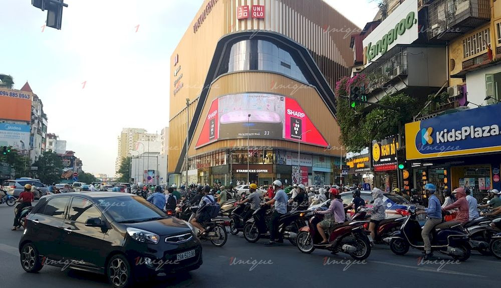 Quảng cáo Sharp trên màn hình LED Vincom Phạm Ngọc Thạch