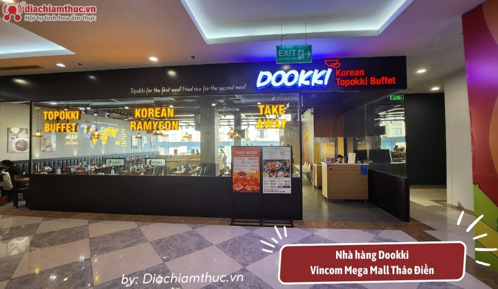 Quầy buffet Tokbokki tự chọn tại Dookki Vincom Thảo Điền