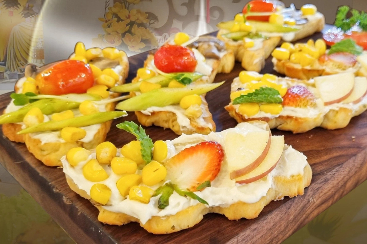 Quầy buffet với nhiều món chay hấp dẫn tại D'Gemma