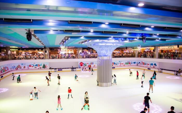 Sân trượt băng Vincom Ice Rink hiện đại tại Landmark 81