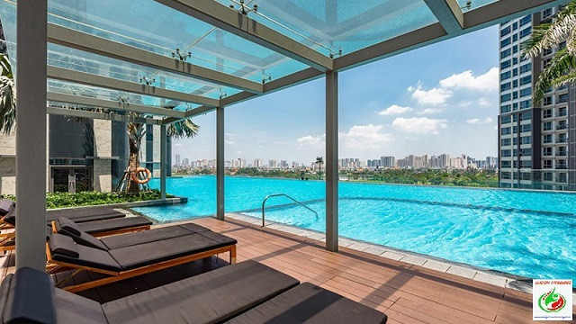 Toàn cảnh hồ bơi vô cực ở Landmark 81 với tầm nhìn thành phố