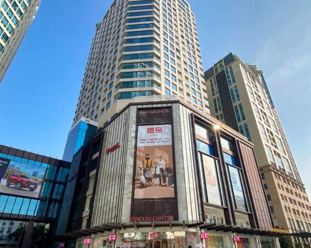 Toàn cảnh kiến trúc hiện đại của tòa Vincom Bà Triệu, biểu tượng mua sắm và giải trí
