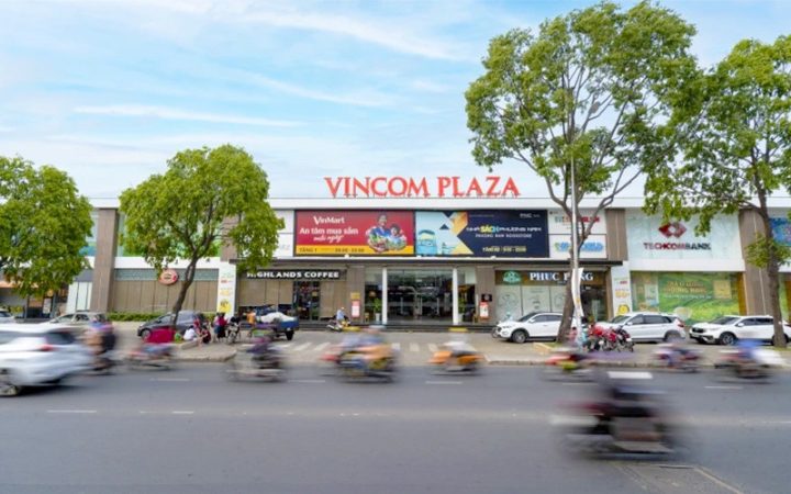 Toàn cảnh mặt tiền trung tâm thương mại Vincom Quang Trung Gò Vấp sầm uất