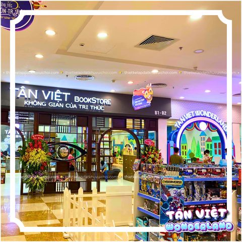 Trẻ em vui chơi tại Tân Việt Wonderland trong khu vui chơi Vincom Bắc Từ Liêm