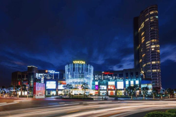 Vincom Plaza Đà Nẵng rực rỡ dưới ánh đèn đêm
