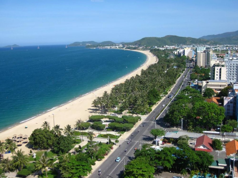 Vincom Tuy Hòa có gì ăn: Biển Tuy Hòa và Quảng trường 1/4 trong xanh