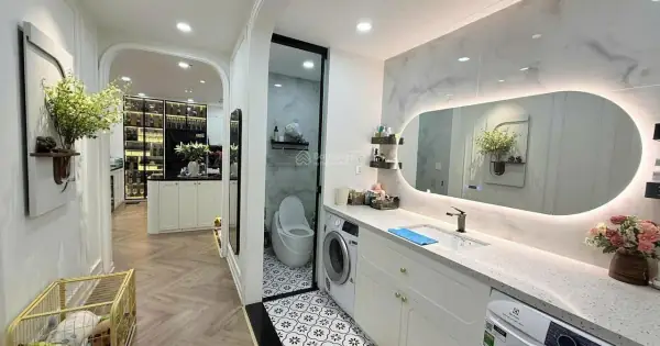 Đánh Giá Chi Tiết Thị Trường Bán Chung Cư Royal City: Căn Hộ Cao Cấp Có Thực Sự Đáng Giá?