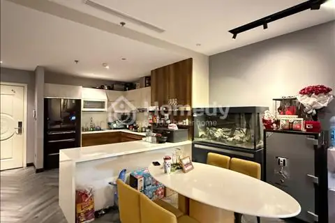 Đánh Giá Chi Tiết Thị Trường Bán Chung Cư Royal City: Căn Hộ Cao Cấp Có Thực Sự Đáng Giá?