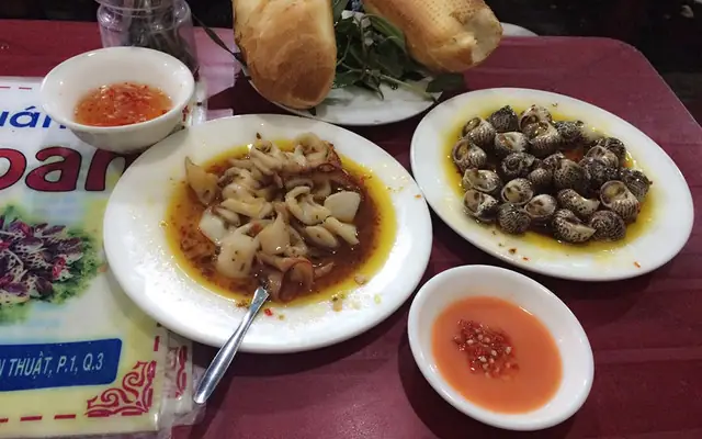 Đánh Giá Chi Tiết Ốc Chung Cư Nguyễn Thiện Thuật: Top 3 Loại Ốc Ngon Nhất Định Phải Thử
