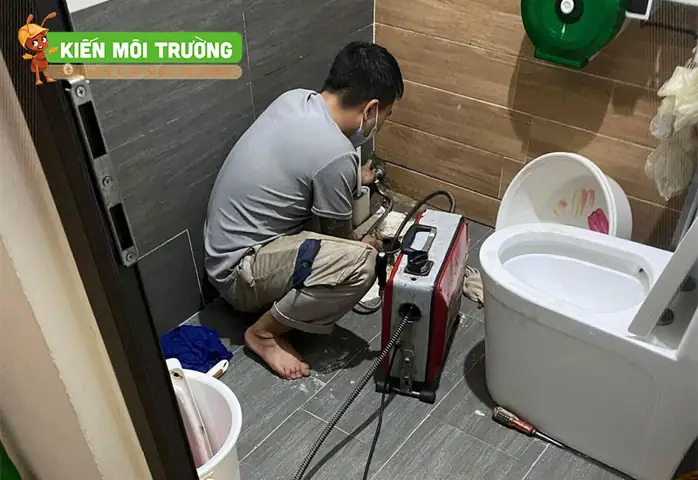 Hướng Dẫn Chi Tiết Xử Lý Thông Bồn Cầu Chung Cư An Toàn Và Hiệu Quả